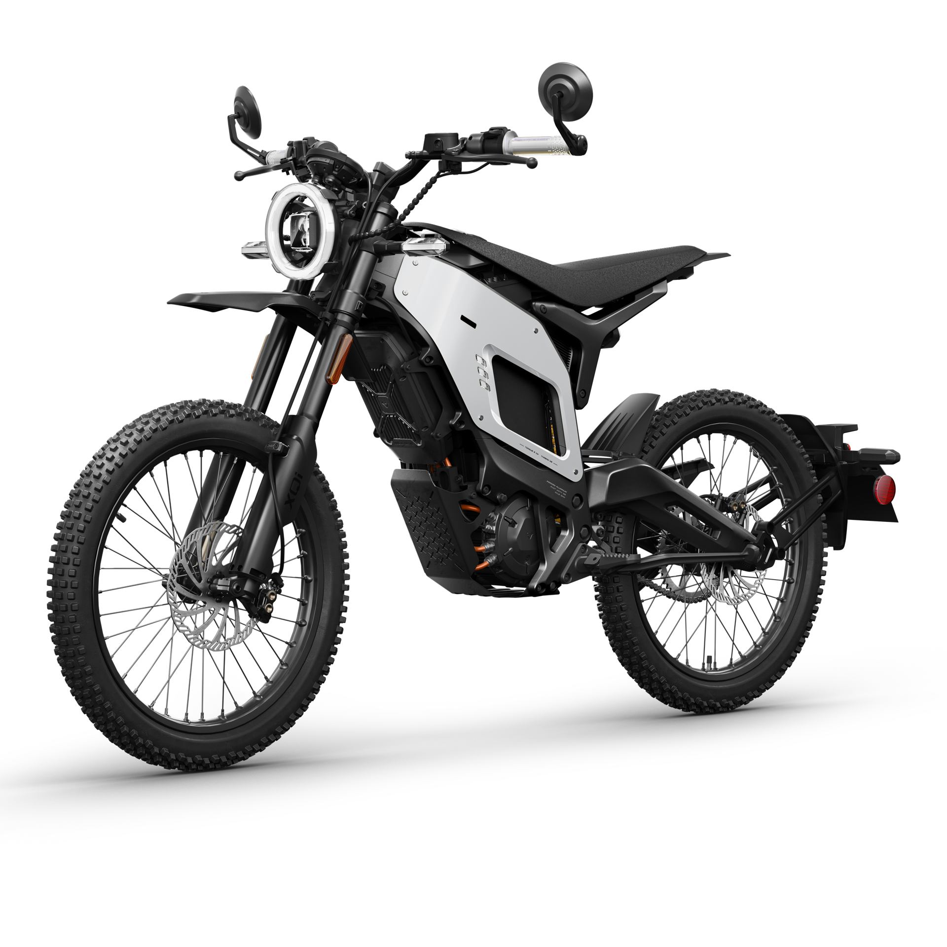 XQi3_Front 45_White